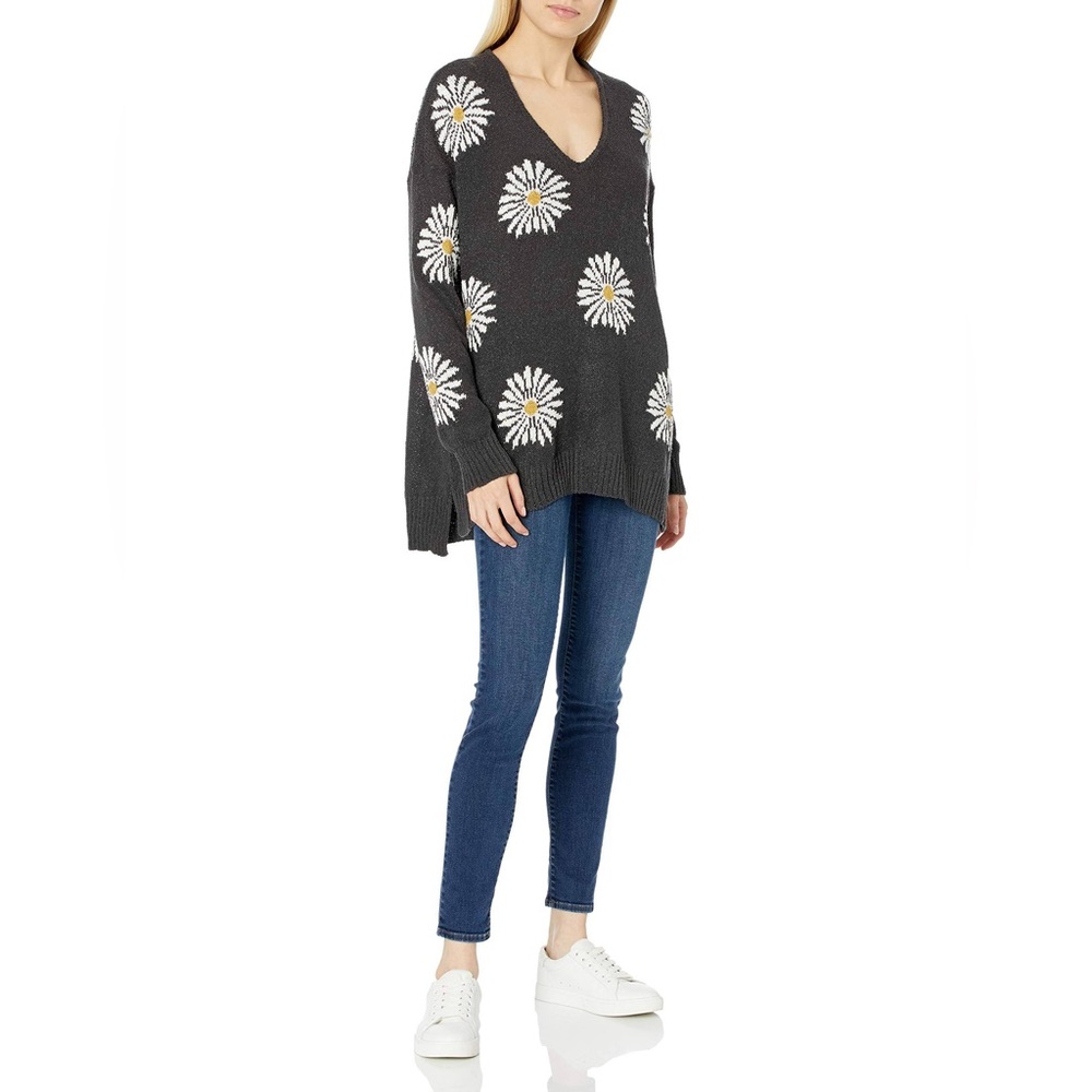 Show me your mumu daisy sweater, size small